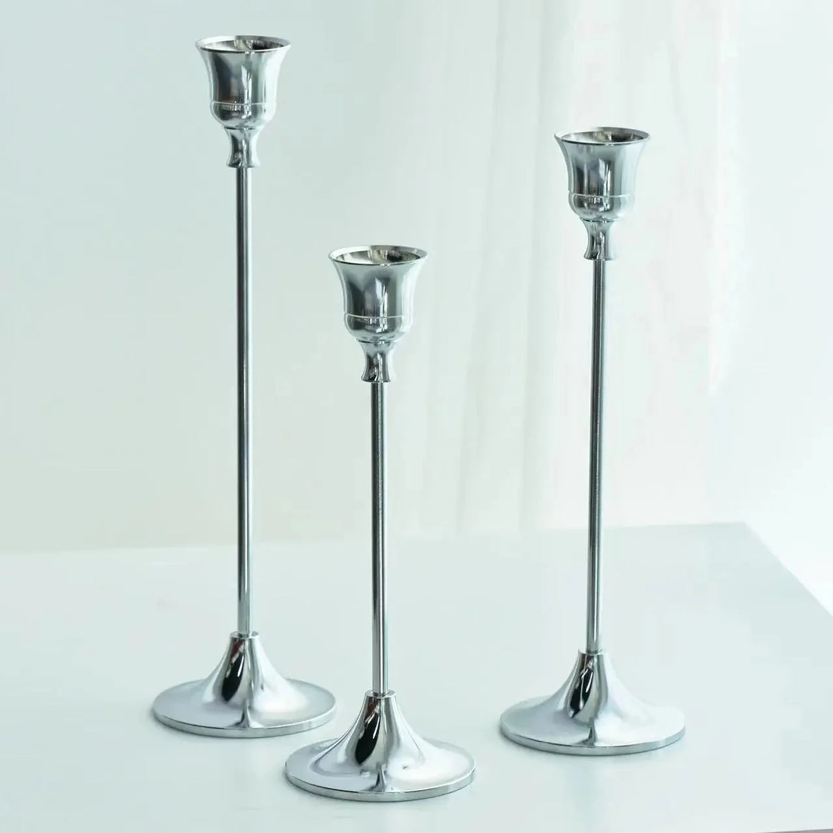 Silbernes Kerzenhalter-Set mit 3 Kerzenständern - Scheinraum.de