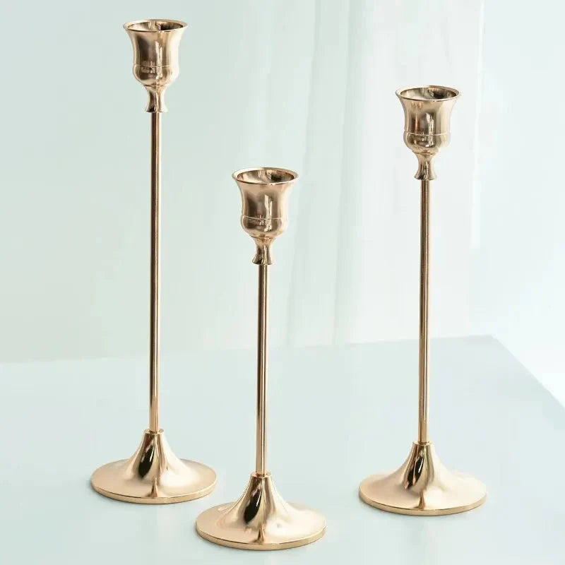 Silbernes Kerzenhalter-Set mit 3 Kerzenständern - Scheinraum.de