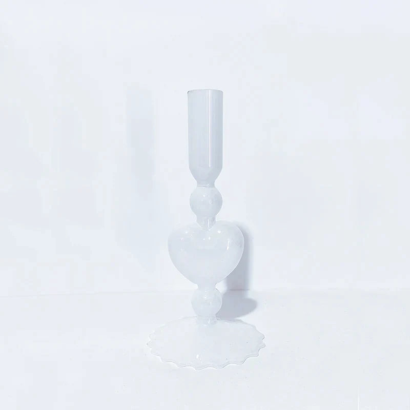Roter Glas-Kerzenhalter in Herzform für Stabkerzen - Scheinraum.de