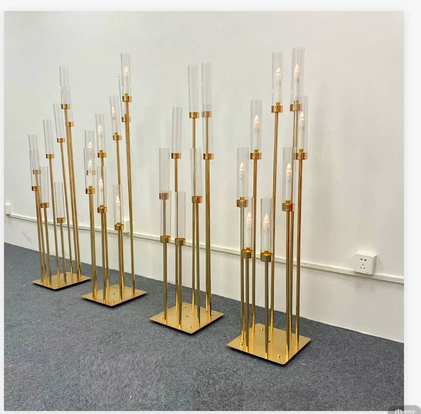 Goldener Metall-Kandelaber mit 8 Armen für Tischdekoration - Scheinraum.de