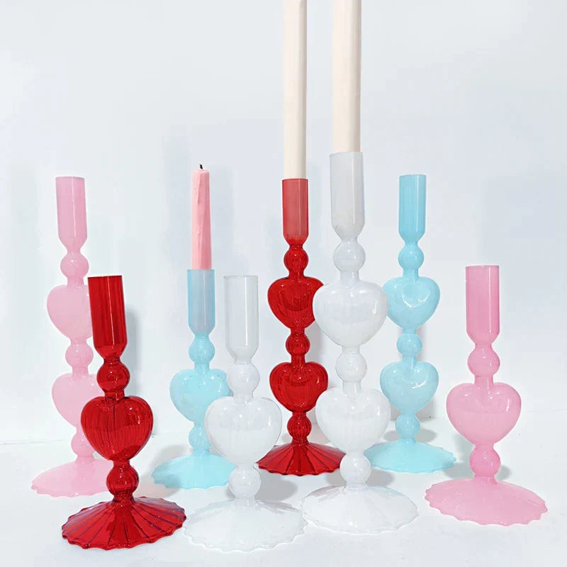 Roter Glas-Kerzenhalter in Herzform für Stabkerzen - Scheinraum.de