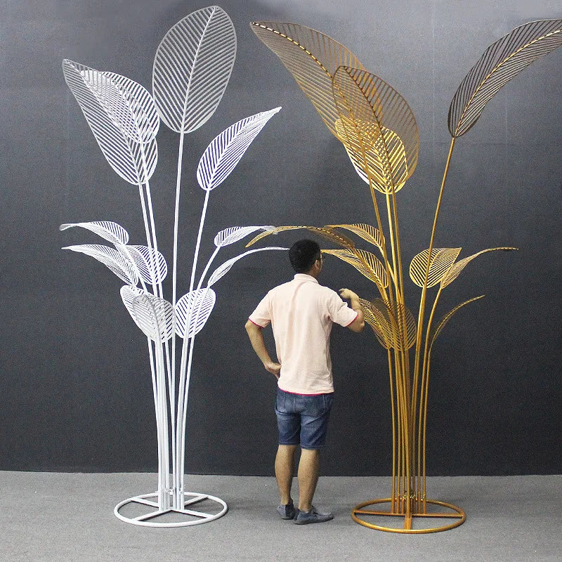 Metall-Kandelaber mit Bananenblatt-Design für den Außenbereich - Scheinraum.de